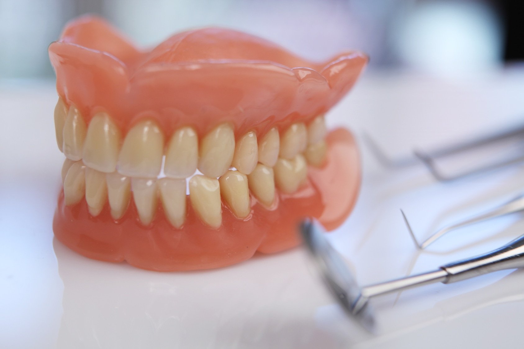 Акриловый зубной протез всей челюсти